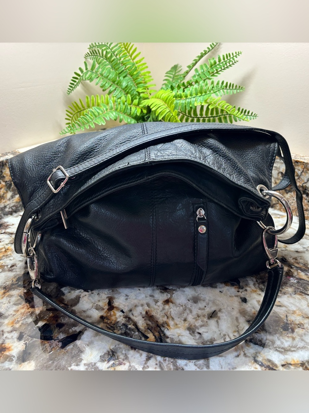 Vera Pelle Classic Black Leather crossbody/shoulder Bag